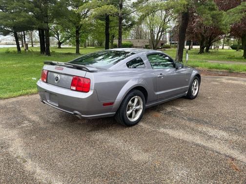 Gray 2006 Ford Mustang GT Premium