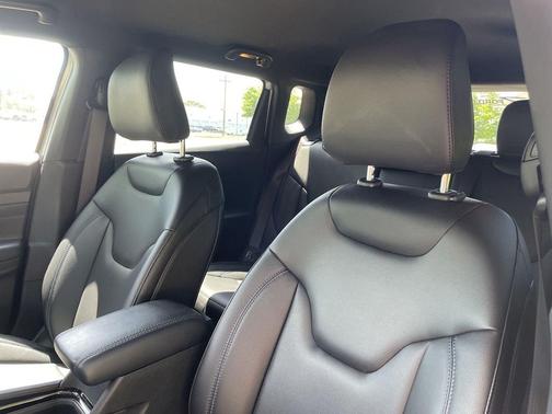 Silver Zynith Metallic Clearcoat 2026 Jeep Compass Limited