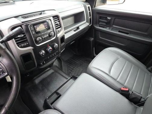 Bright White Clearcoat 2018 RAM 2500 Tradesman Crew Cab 4x2 8' Box