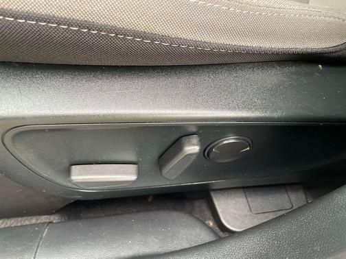 Blue Silver Metallic 2022 Ford Escape SE