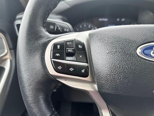 White Metallic 2023 Ford Explorer XLT