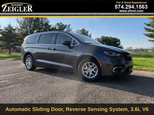 Granite Crystal Metallic Clearcoat 2023 Chrysler Pacifica Touring L
