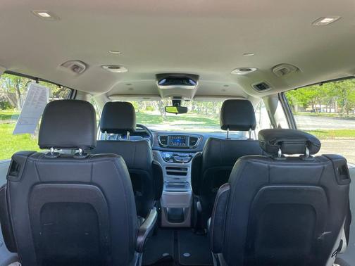 Bright White Clearcoat 2018 Chrysler Pacifica Touring-L