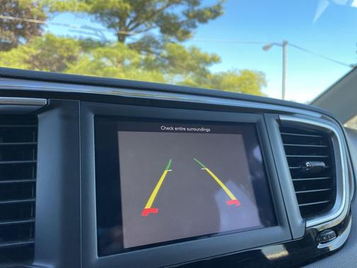 Bright White Clearcoat 2018 Chrysler Pacifica Touring-L