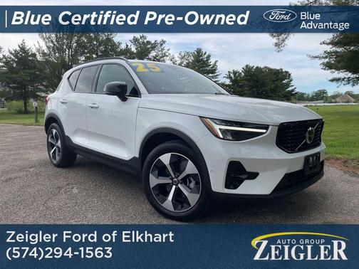 White 2025 Volvo XC40 B5 Plus Dark Theme