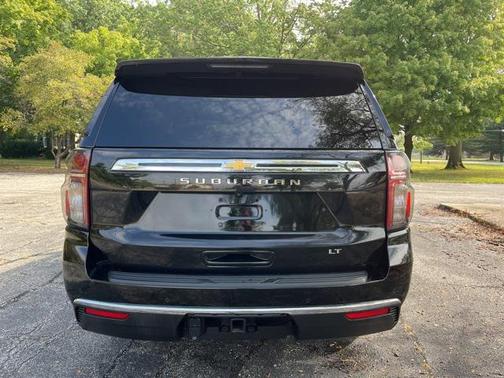 2023 Chevrolet Suburban LT