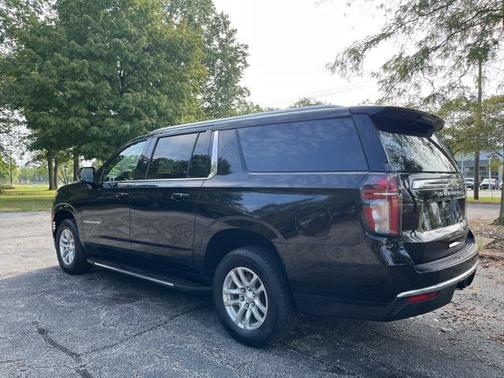 2023 Chevrolet Suburban LT