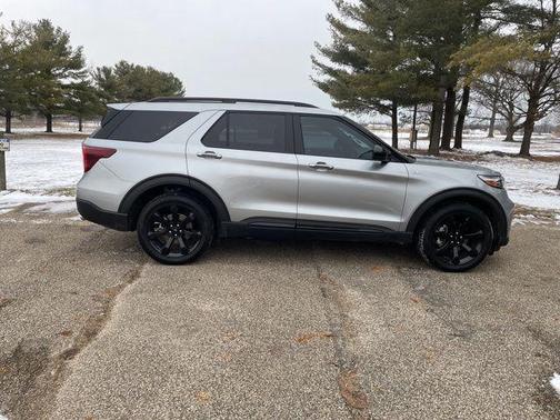 2024 Ford Explorer ST-Line