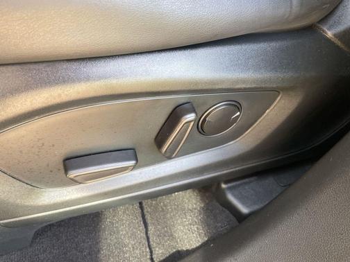 Black Metallic 2024 Ford Explorer XLT