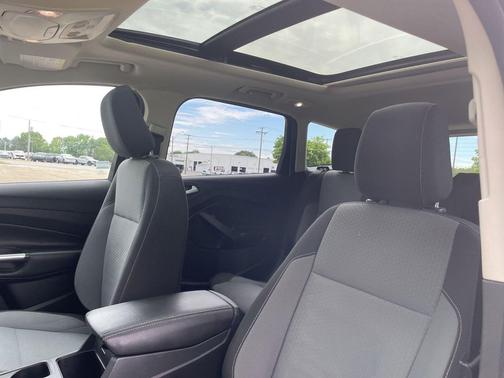 Oxford White 2018 Ford Escape SE