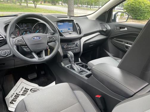 Oxford White 2018 Ford Escape SE