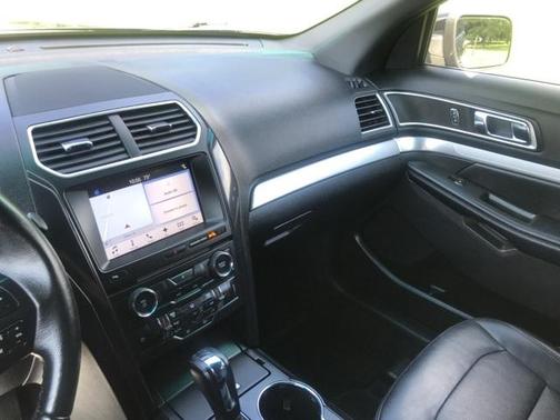 Magnetic 2017 Ford Explorer XLT