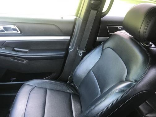 Magnetic 2017 Ford Explorer XLT