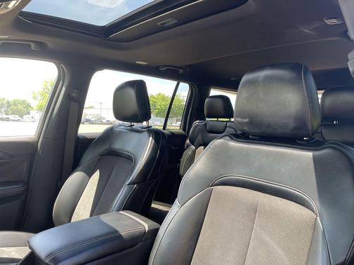 Diamond Black Crystal Pearlcoat 2024 Jeep Grand Cherokee L Altitude