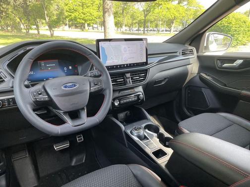 White Metallic 2023 Ford Escape ST-Line Elite