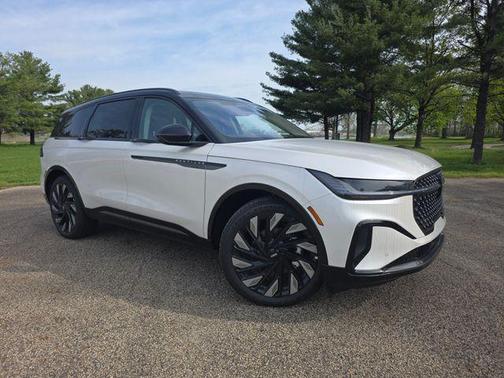 White Platinum Clearcoat Metallic 2026 Lincoln Nautilus Reserve