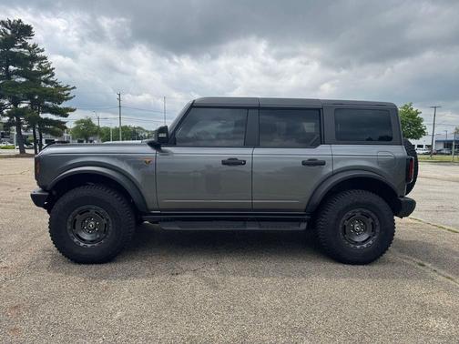 Gray Metallic 2024 Ford Bronco Badlands