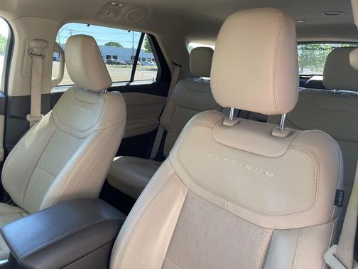 Silver Metallic 2023 Ford Explorer Platinum