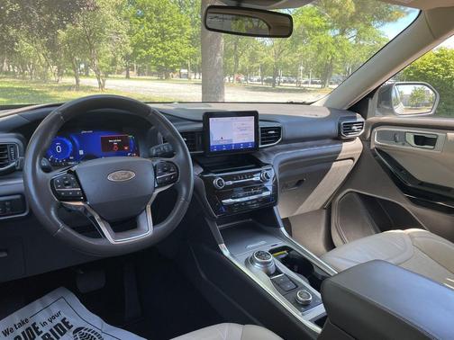 Silver Metallic 2023 Ford Explorer Platinum