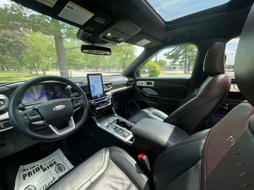 Silver Metallic 2023 Ford Explorer Platinum