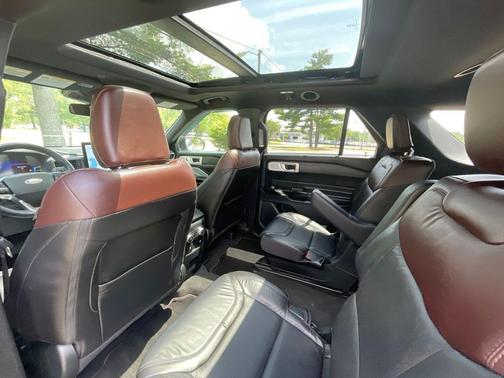 Silver Metallic 2023 Ford Explorer Platinum