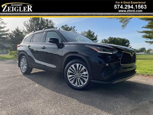 Midnight Black Metallic 2025 Toyota Highlander Platinum