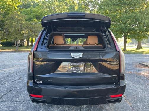 2023 Cadillac Escalade Sport