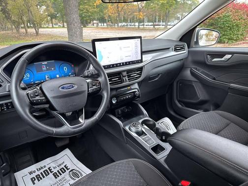 Oxford White 2024 Ford Escape Active