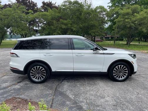 2022 Lincoln Aviator Standard AWD