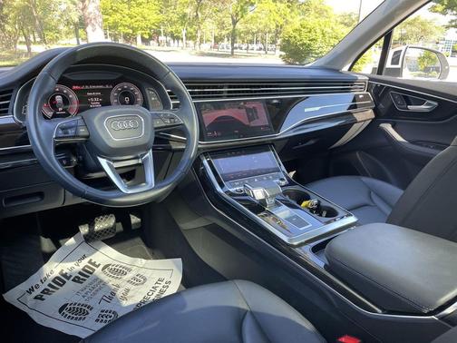 Glacier White 2024 Audi Q7 45 Premium Plus
