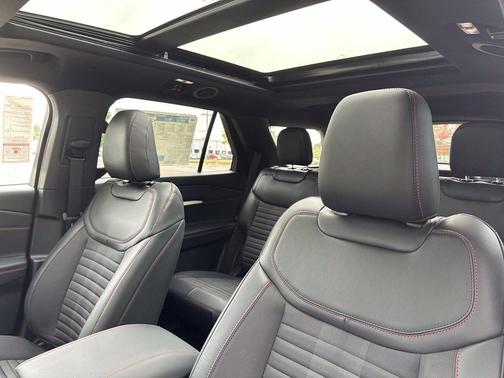 Avalanche Gray 2027 Ford Explorer ST-Line