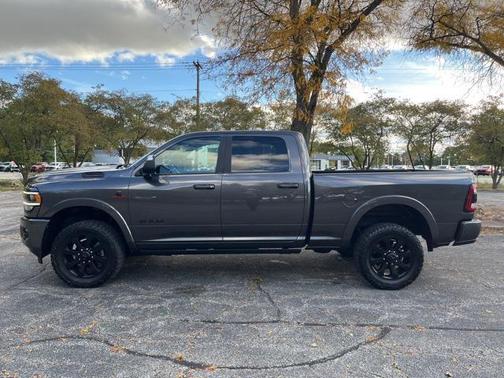 2022 RAM 2500 Laramie Crew Cab 4x4 6'4' Box