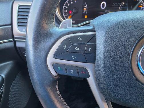 Diamond Black Crystal Pearlcoat 2017 Jeep Grand Cherokee Limited