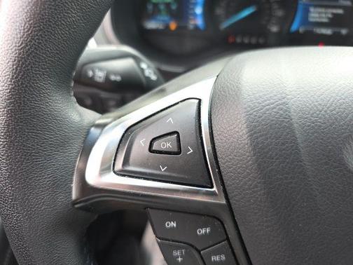 Blue Metallic 2024 Ford Edge SEL