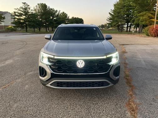 2025 Volkswagen Atlas Cross Sport 2.0T SE w/Technology 4MOTION