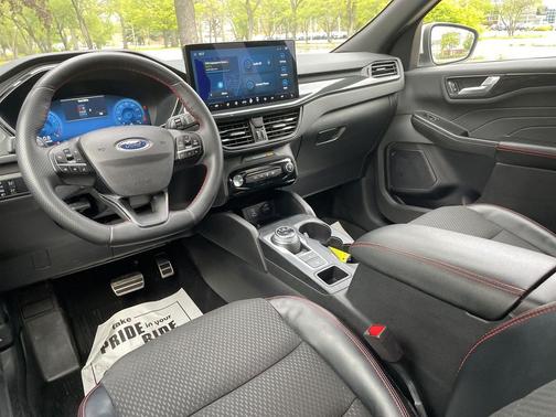 Oxford White 2023 Ford Escape ST-Line Select