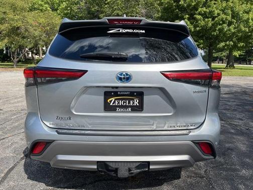 2023 Toyota Highlander Hybrid Platinum