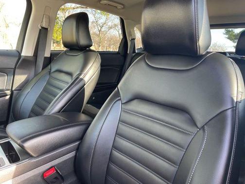 Atlas Blue Metallic 2022 Ford Edge SEL