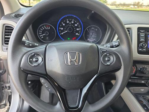 Silver Metallic 2022 Honda HR-V LX