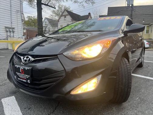 2013 Hyundai ELANTRA SE