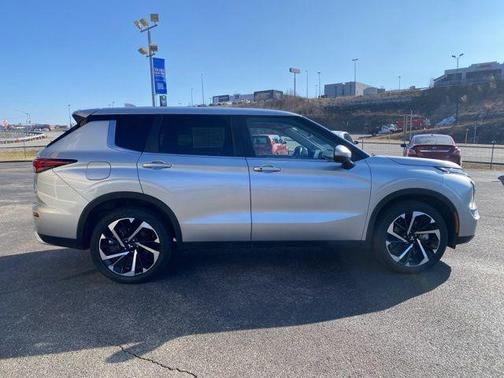 2024 Mitsubishi Outlander SE