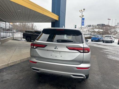 2024 Mitsubishi Outlander SE