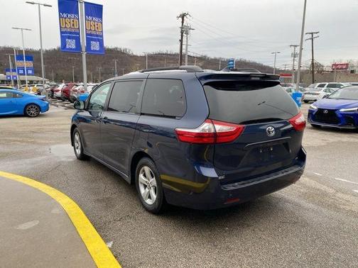 2018 Toyota Sienna LE