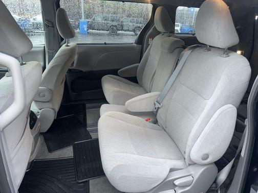 2018 Toyota Sienna LE