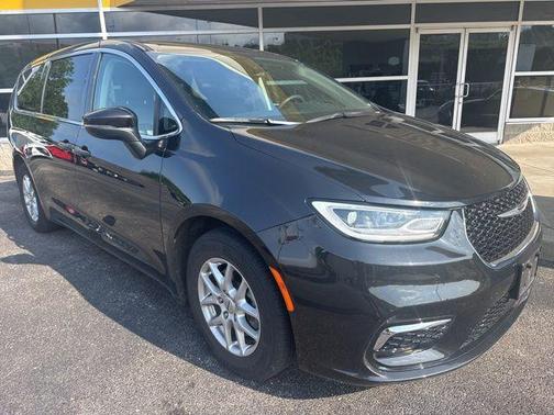 2023 Chrysler Pacifica Touring-L