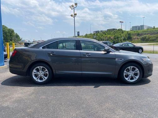 2018 Ford Taurus SEL
