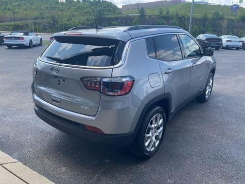 2023 Jeep Compass Latitude Lux