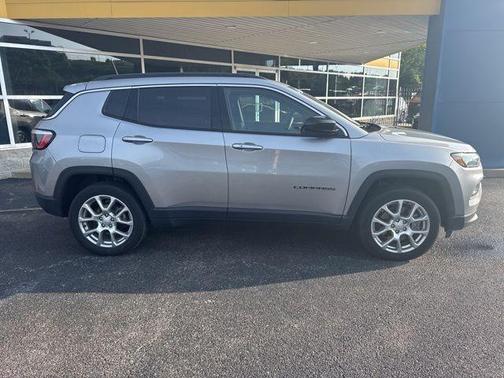2023 Jeep Compass Latitude Lux
