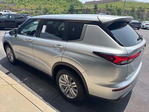 2022 Mitsubishi Outlander ES