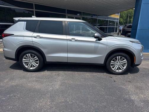 2022 Mitsubishi Outlander ES